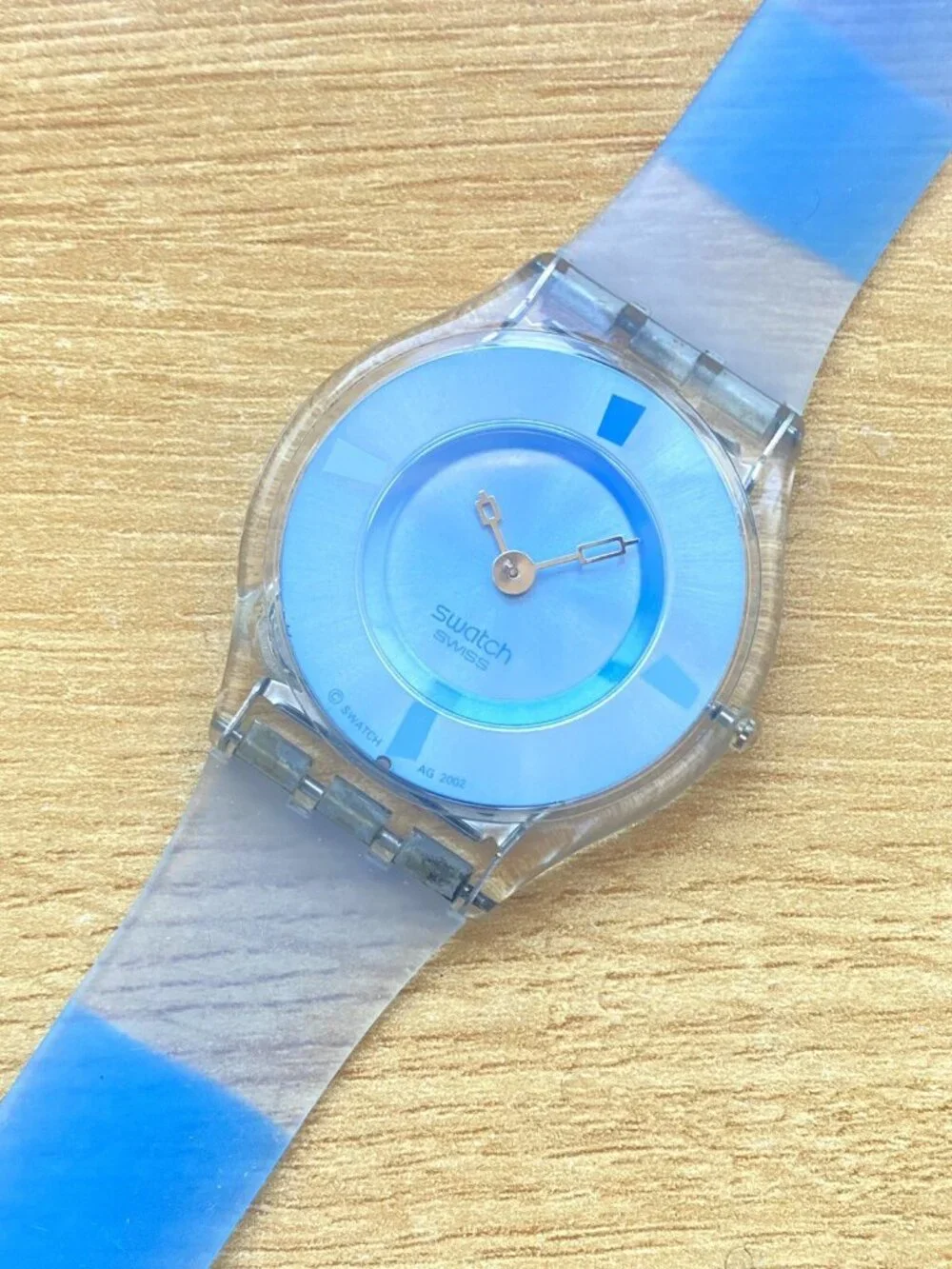 Swatch Jelly Skin Watch Vintage Ladies Swiss Made SFN105 Blue AG 2002 34mm